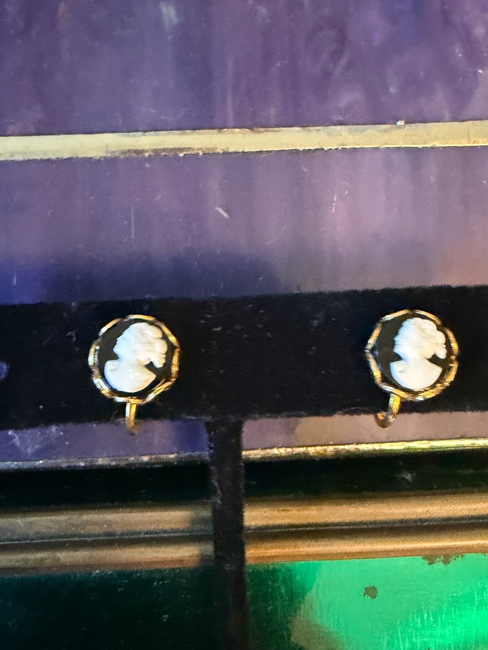 Vintage dainty cameo clip on earrings